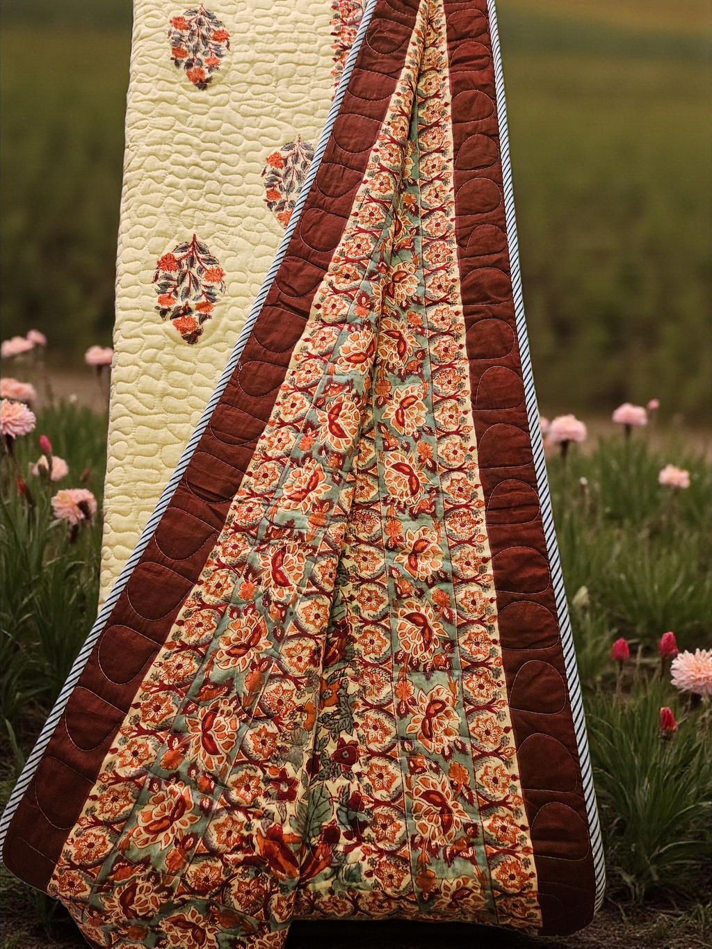 Handblock Comforter (Offwhite-Red)