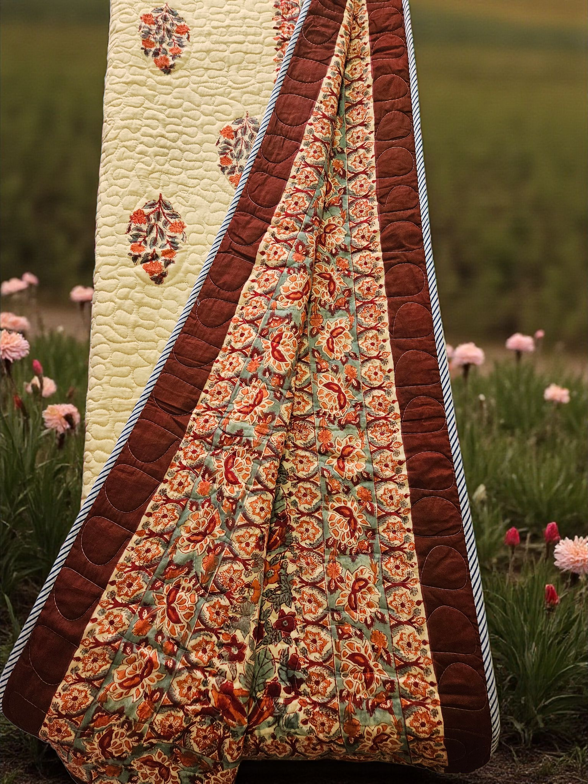 Handblock Comforter (Offwhite-Red)